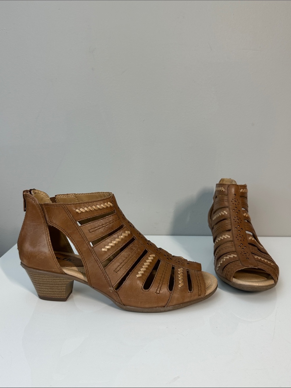 Earth Vela Brown Leather Zipper Gladiator Sandals Size 9.5 Bohemian Western